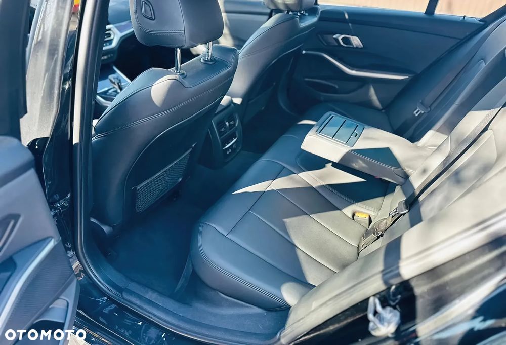 BMW Seria 3 330i M Sport - 18