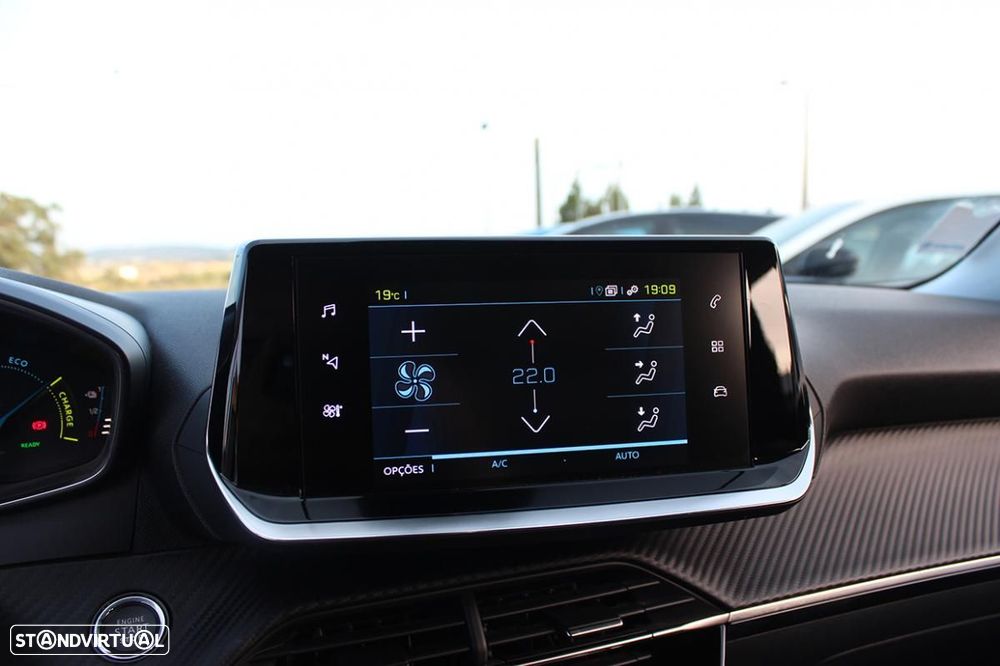 Peugeot e-2008 Allure - 22