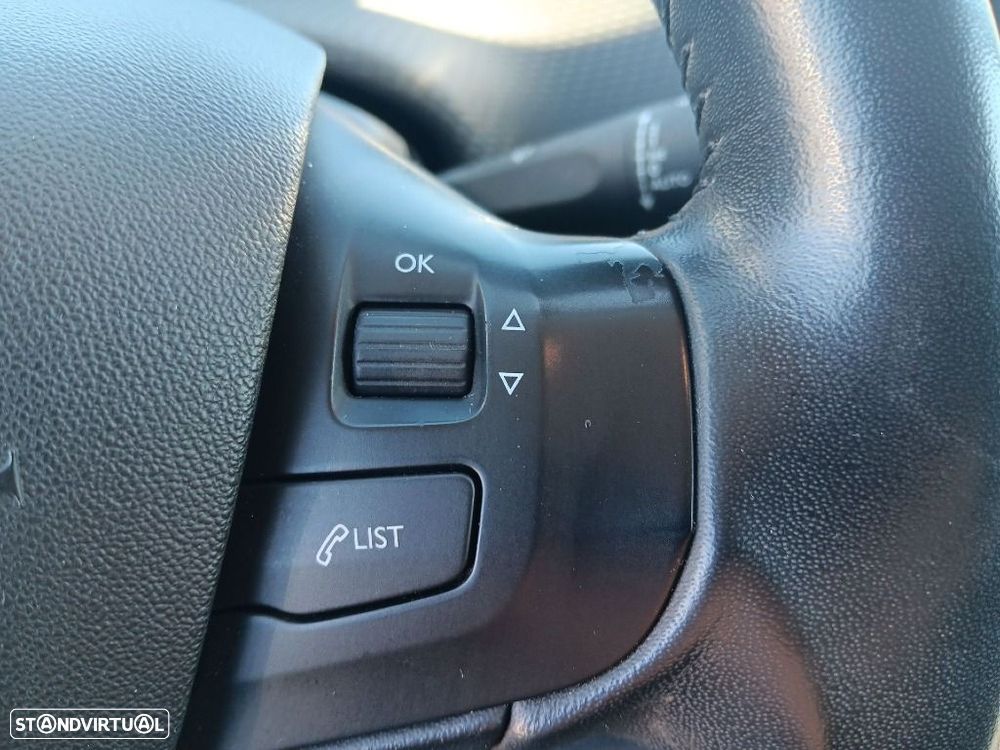 Peugeot 208 1.6 BlueHDi Style - 28