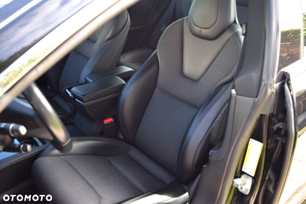 Tesla Model S - 12