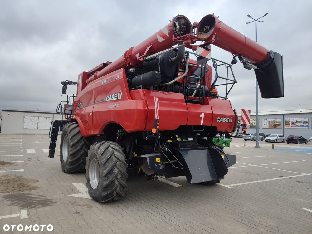 Case IH Axial-Flow 8250 - 4