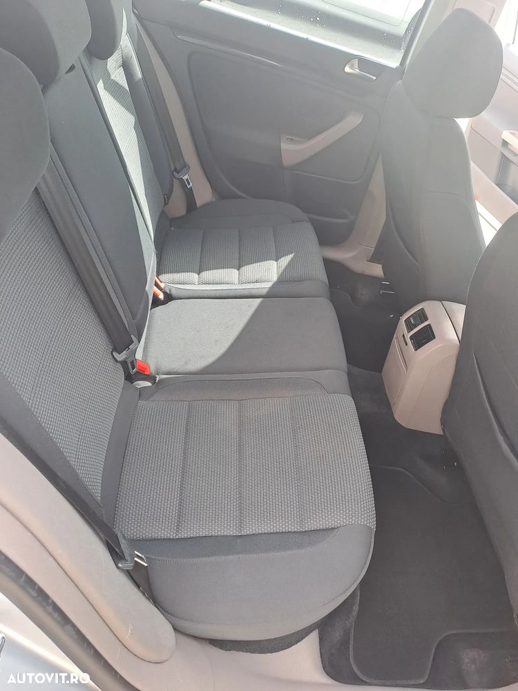 Volkswagen Passat 1.6 TDI DPF BlueMotion Technology Highline - 6