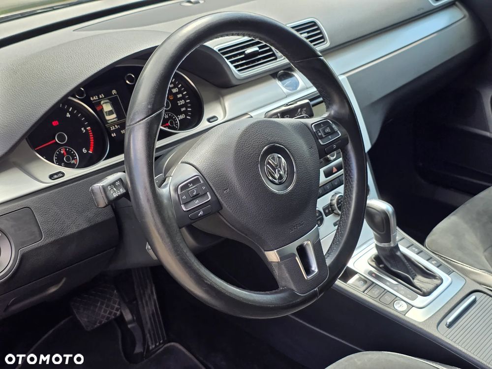 Volkswagen Passat 2.0 TDI Highline DSG - 29