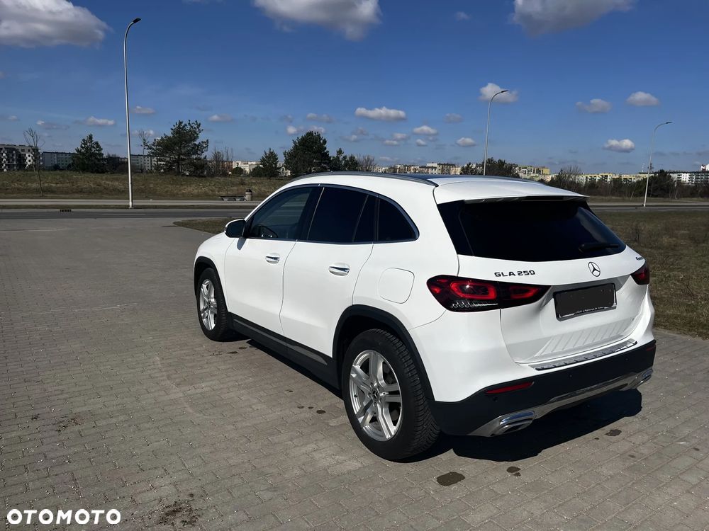 Mercedes-Benz GLA - 7