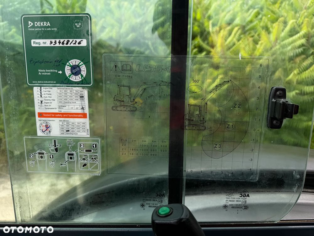 Kubota U55-4. koparka Gąsienicowa 5,5 tony. 2016 rok. 3700 mtg! KLIMATYZACJA. Długie ramie plus! 3sekcje Hydrauliczne. zamki na tłokach. Koparka Jak nówka sztuka. Zadbana zero zużycia. Z gospodarstwa Norweskiego. Zmiana łyżek Hydrauliczna. LENHOFF. Ani deka luzów wycieków. Szybka wolna jazda. Gąski perfekt stan. OKAZJA TANIO. Aktualna Dekra. Po serwisach eksploatacyjnych. Mocny silnik Kubota 4 cylindry! Zamki na tłokach. Nagłośnienie Wielka Okazja - 15