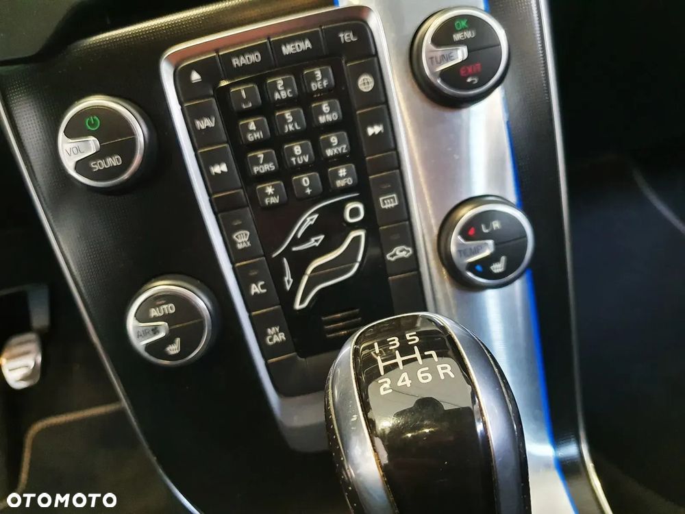 Volvo V40 D4 Drive-E R-Design Summum - 15
