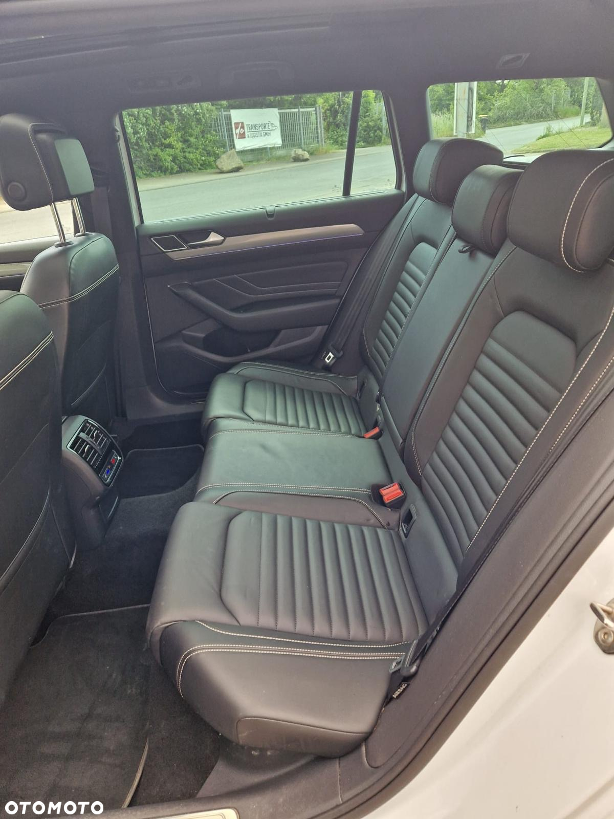 Volkswagen Passat - 12