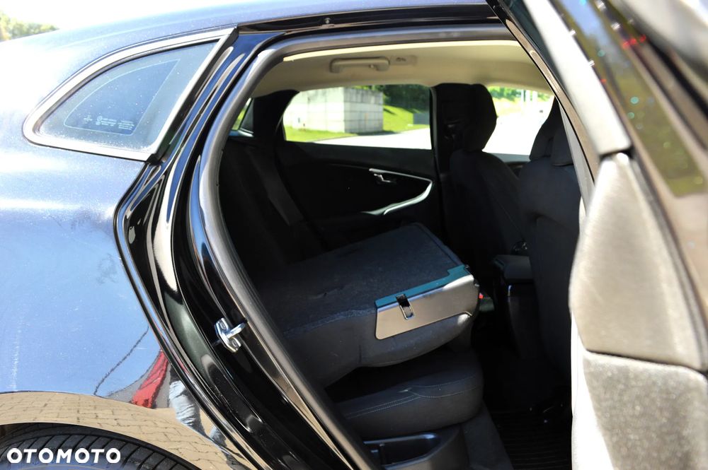 Volvo V40 T2 Momentum - 12
