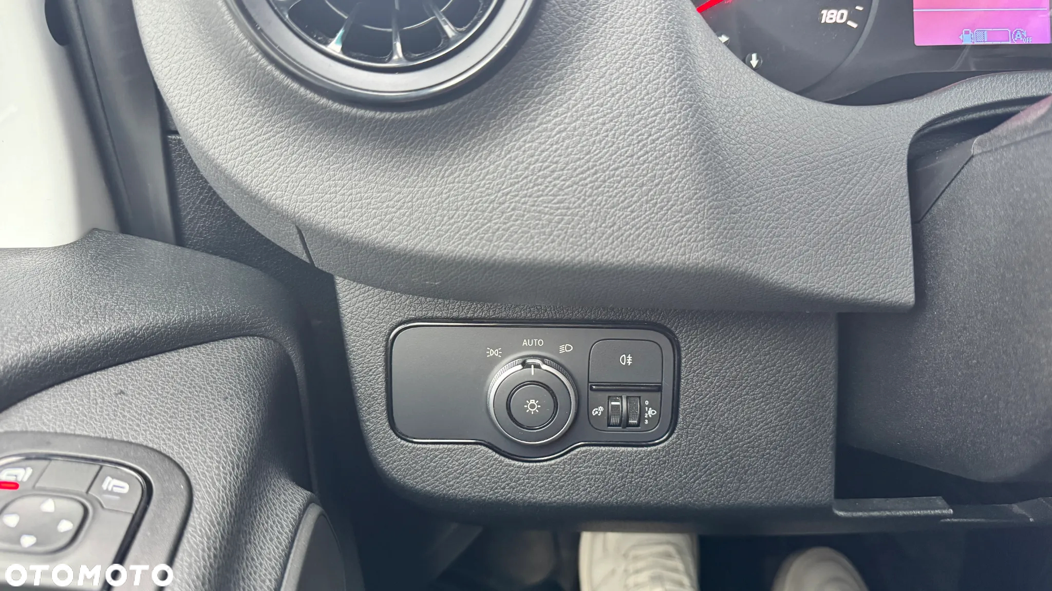 Mercedes-Benz Sprinter - 12