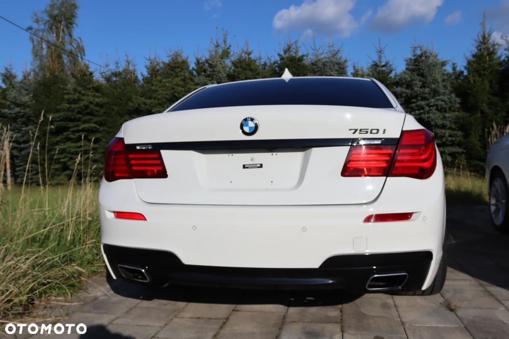 BMW Seria 7 750i - 11