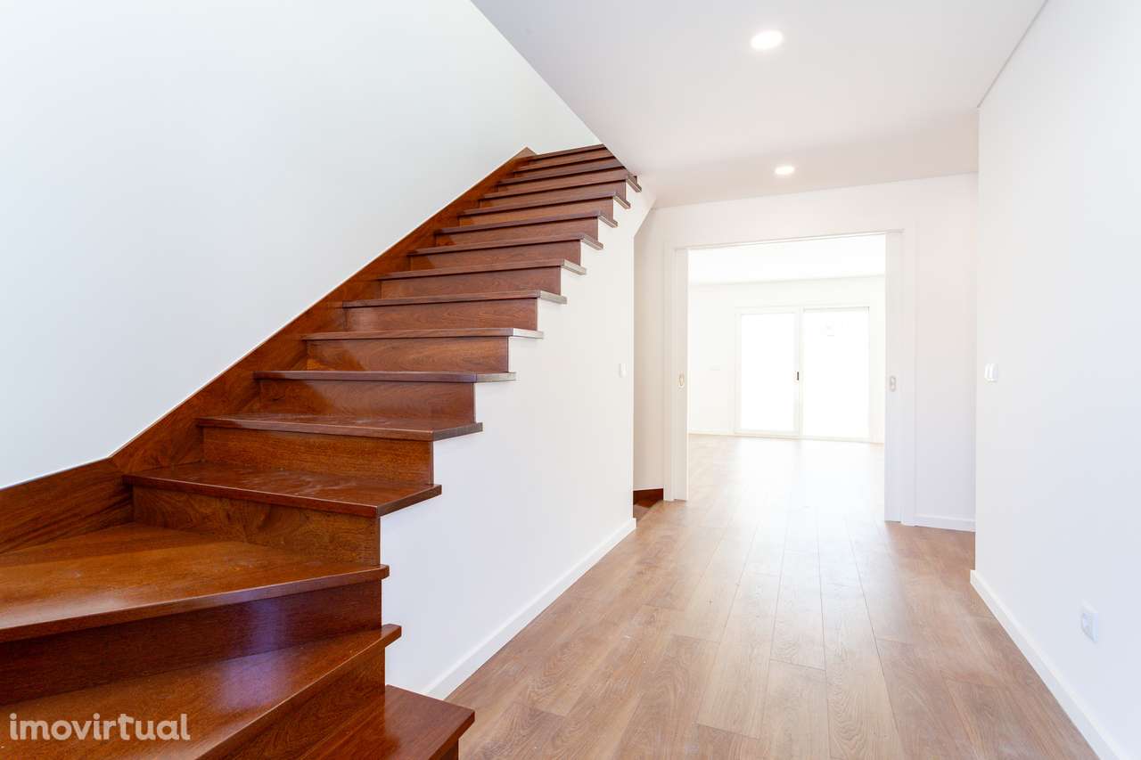 Moradia geminada à venda na Rua das Flores, São Domingos de Rana - Grande imagem: 2/60