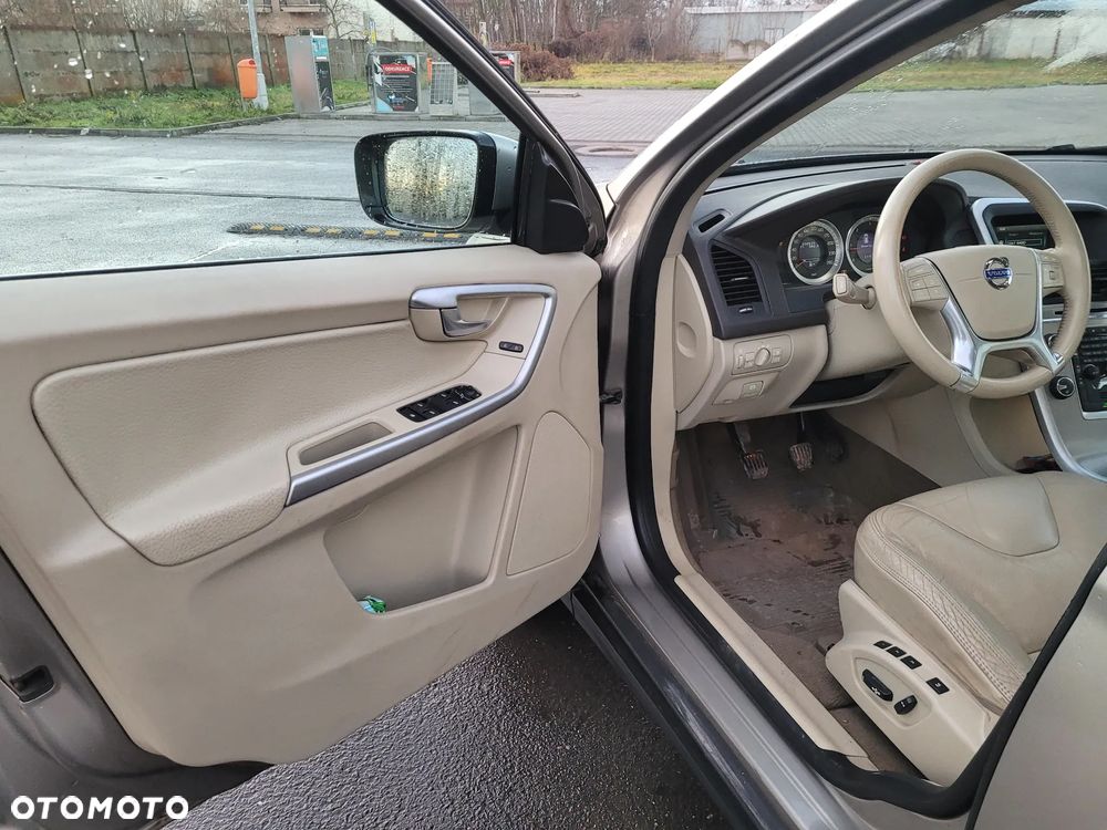 Volvo XC 60 D5 AWD Summum - 11