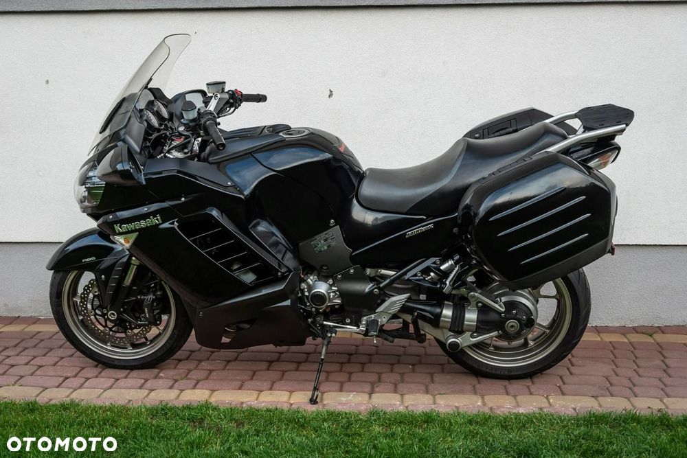 Kawasaki GTR - 9