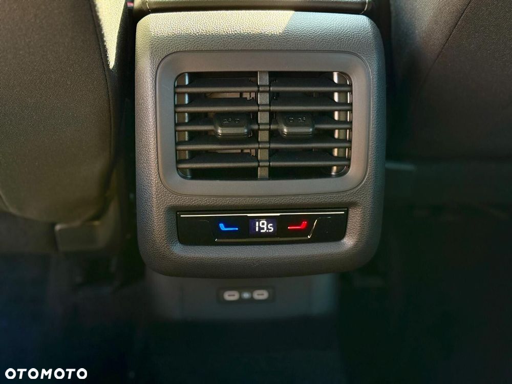 Volkswagen T-Roc 1.5 eTSI Life DSG - 29