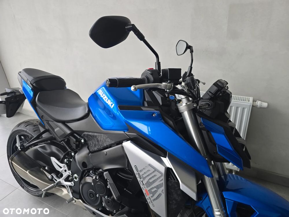 Suzuki GSX - 33