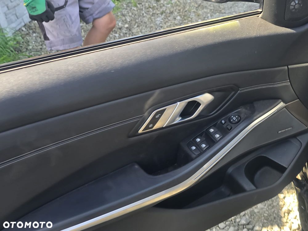 BMW Seria 3 318d Edition M Sport Shadow - 26