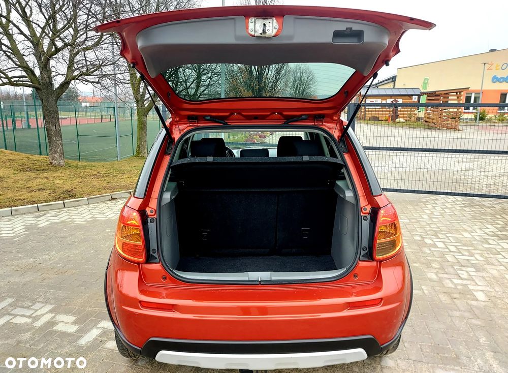 Suzuki SX4 2.0 DDiS 4x4 Style - 12
