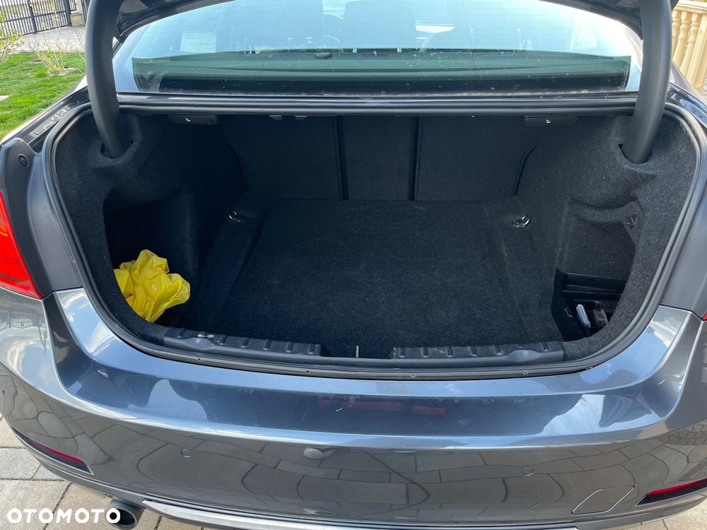 BMW Seria 3 318d xDrive Luxury Line - 11