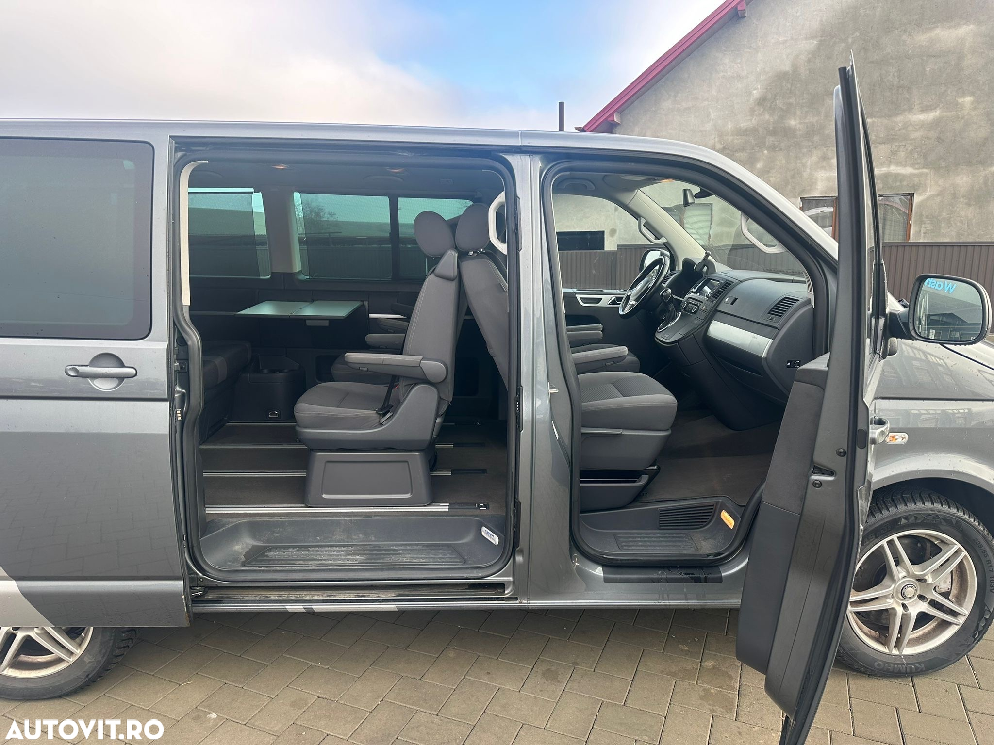 Volkswagen Multivan - 9