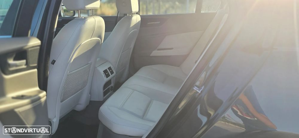 Jaguar XE 2.0 D Portfolio Aut. - 3
