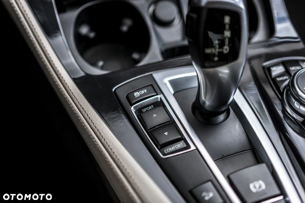 BMW Seria 5 520d xDrive - 12