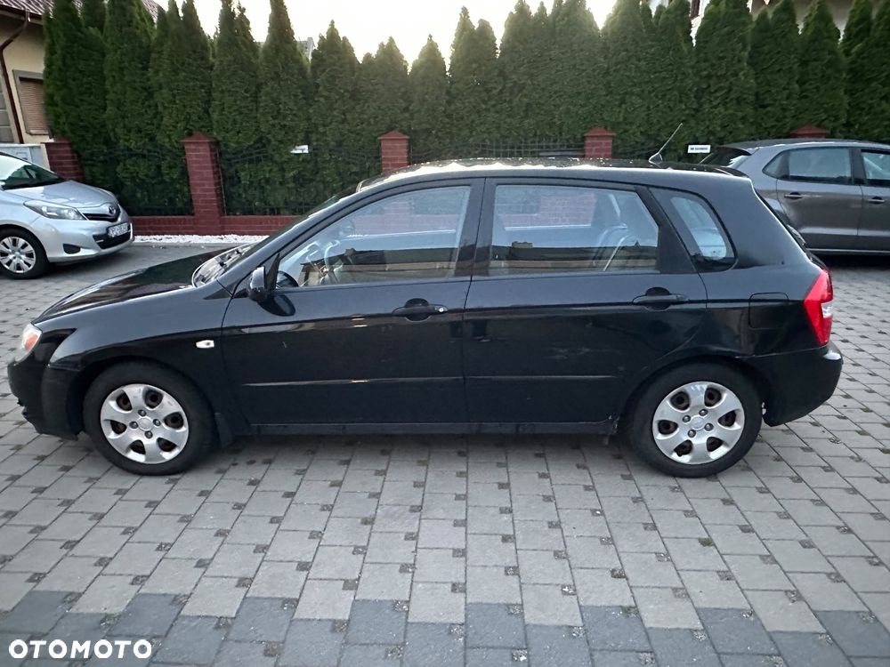 Kia Cerato 2005 photo 2