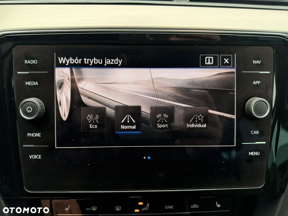 Volkswagen Passat - 29