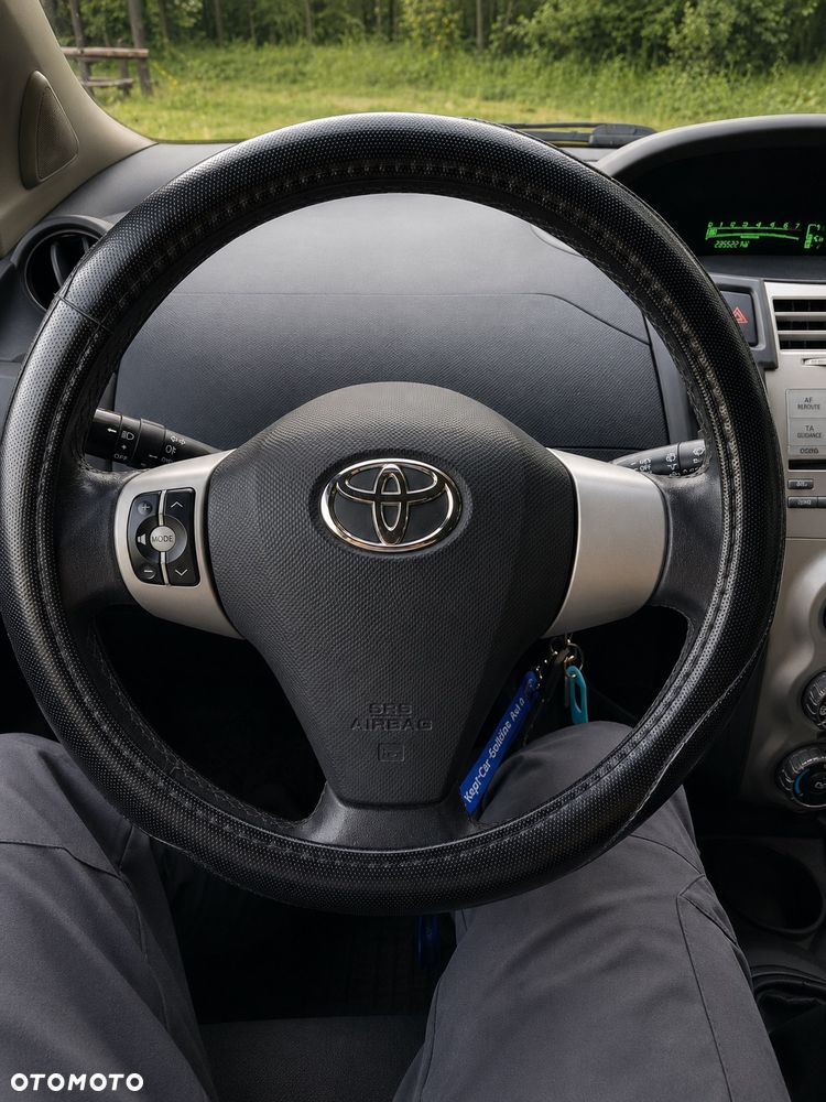 Toyota Yaris 1.3 Luna Premium - 11