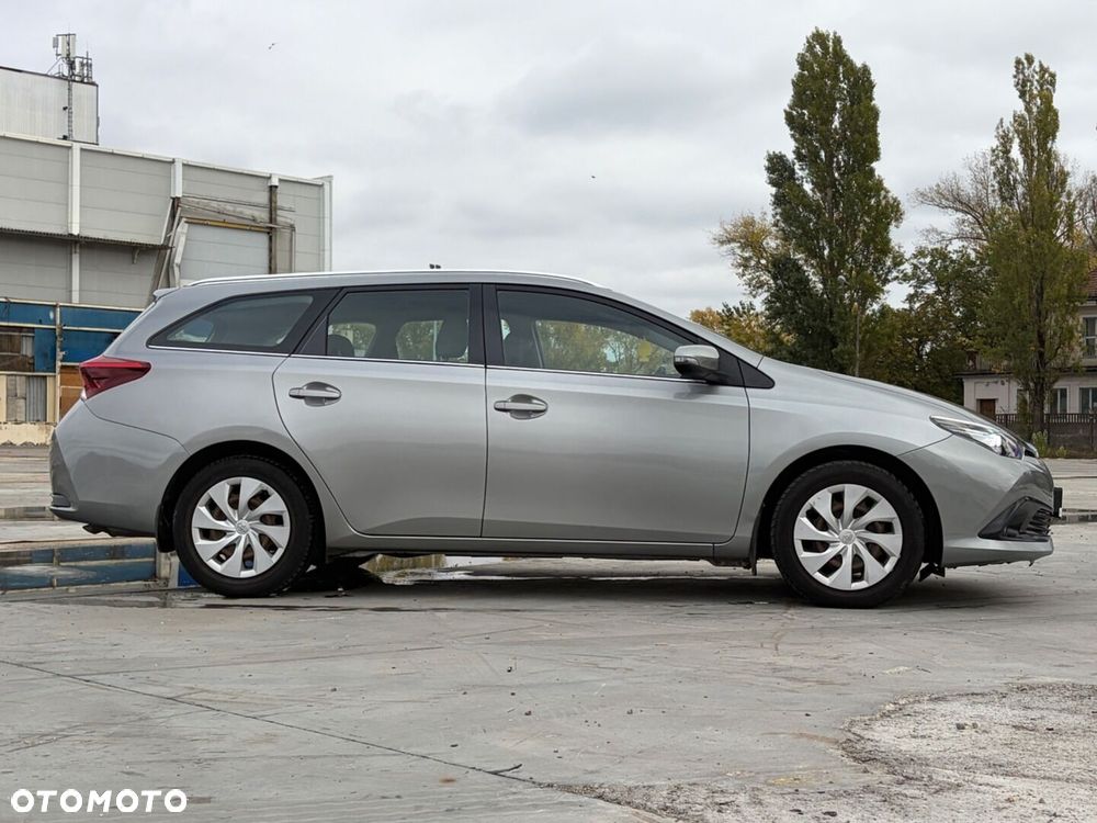 Toyota Auris 1.6 Premium Comfort MS - 10