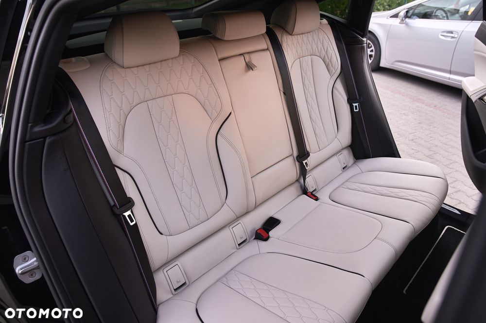 BMW X6 xDrive40d mHEV - 23