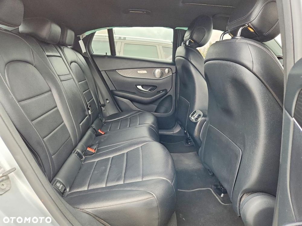 Mercedes-Benz GLC 300 4Matic 9G-TRONIC AMG Line - 11