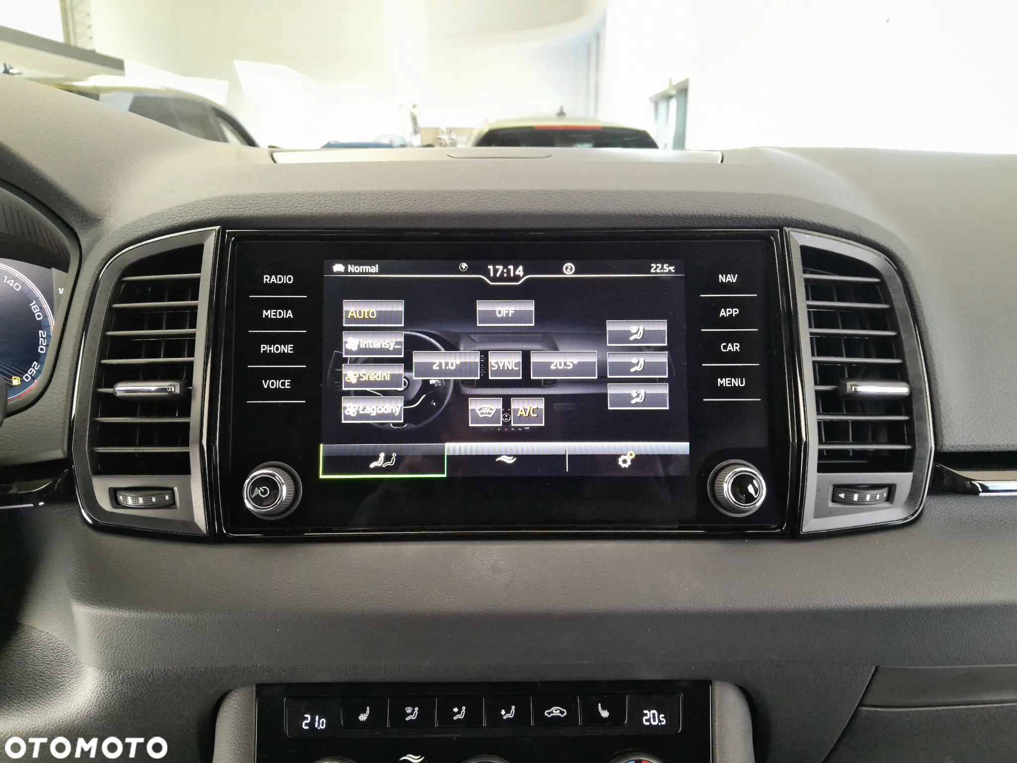 Skoda Karoq 1.5 TSI ACT Selection DSG - 14