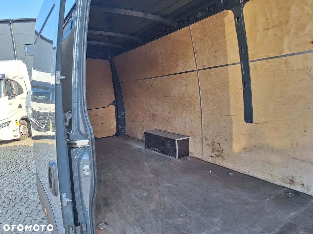 Iveco 35S18 HiMatic furgon 16m blaszak automat FV23% MAXI - 19