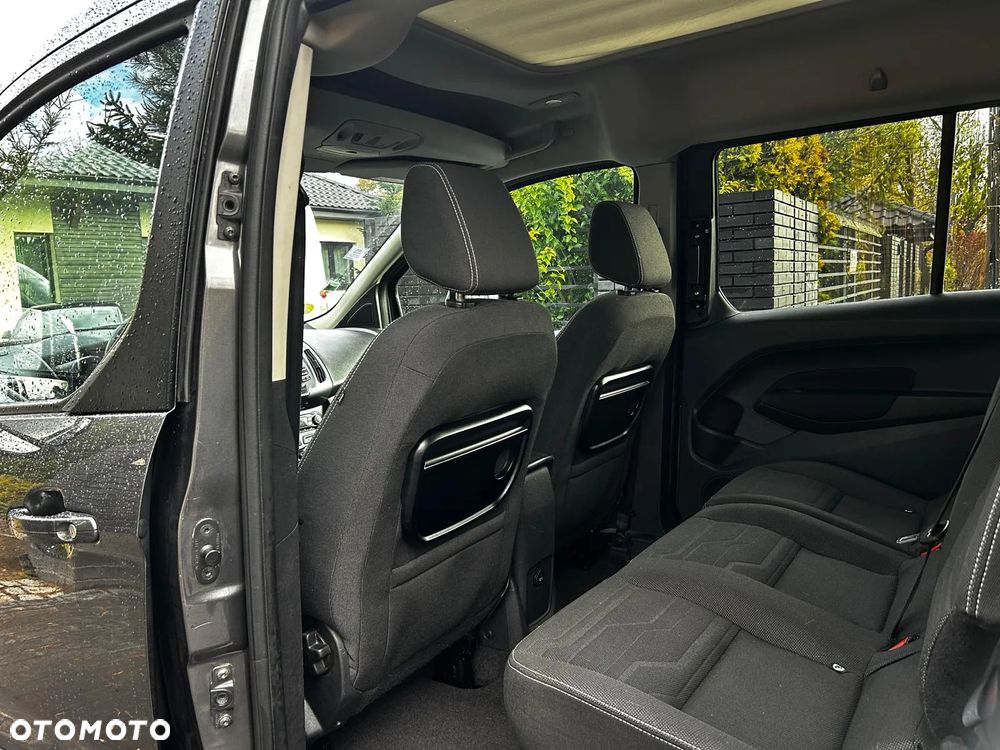Ford Tourneo Connect Grand - 28