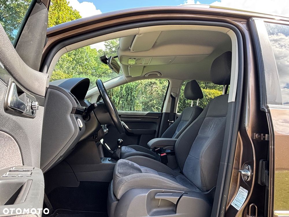 Volkswagen Touran 2.0 TDI DPF BlueMotion Technology Comfortline - 33