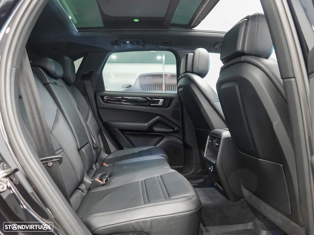 Porsche Cayenne - 16