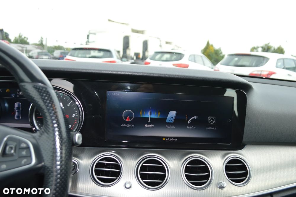 Mercedes-Benz Klasa E 220 d 9G-TRONIC - 22