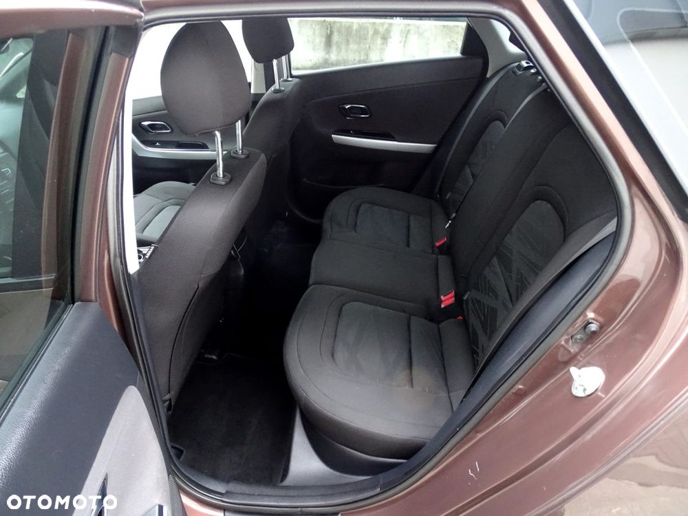 Kia Ceed 1.6 GDI Dream Team Edition - 13