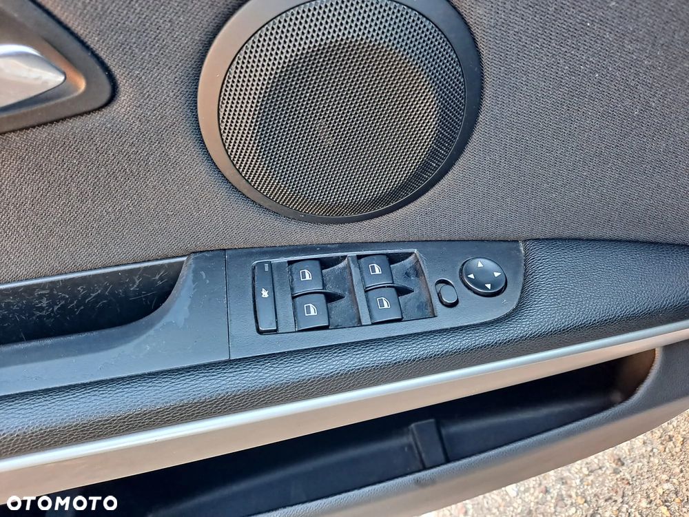 BMW Seria 3 325i - 22