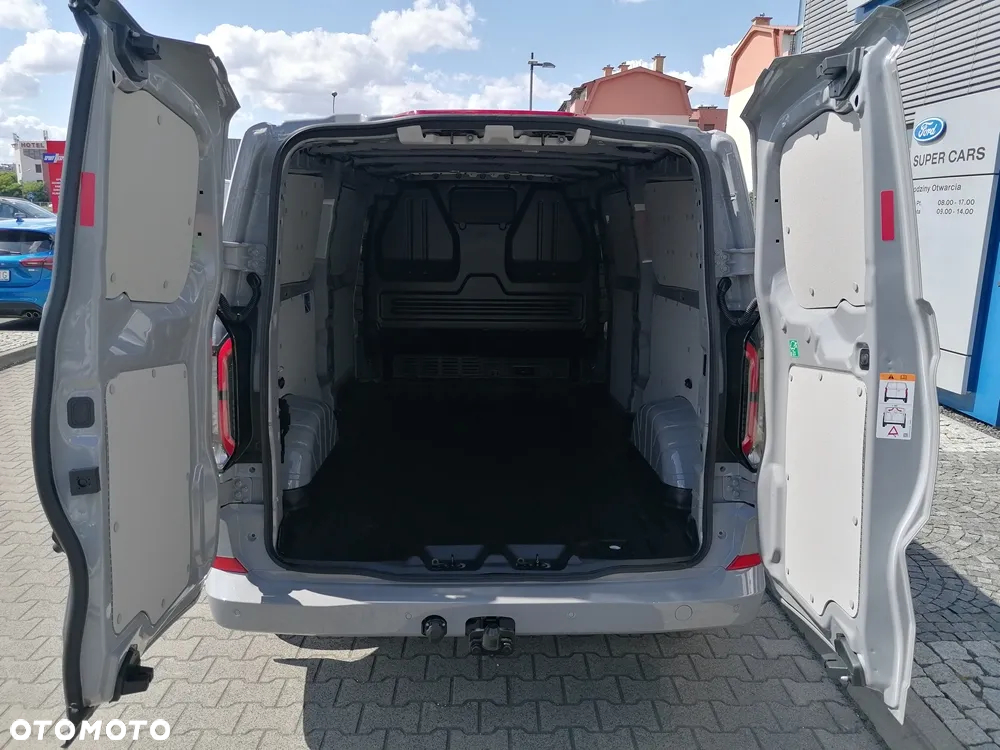 Ford CUSTOM VAN LIMITED - 8