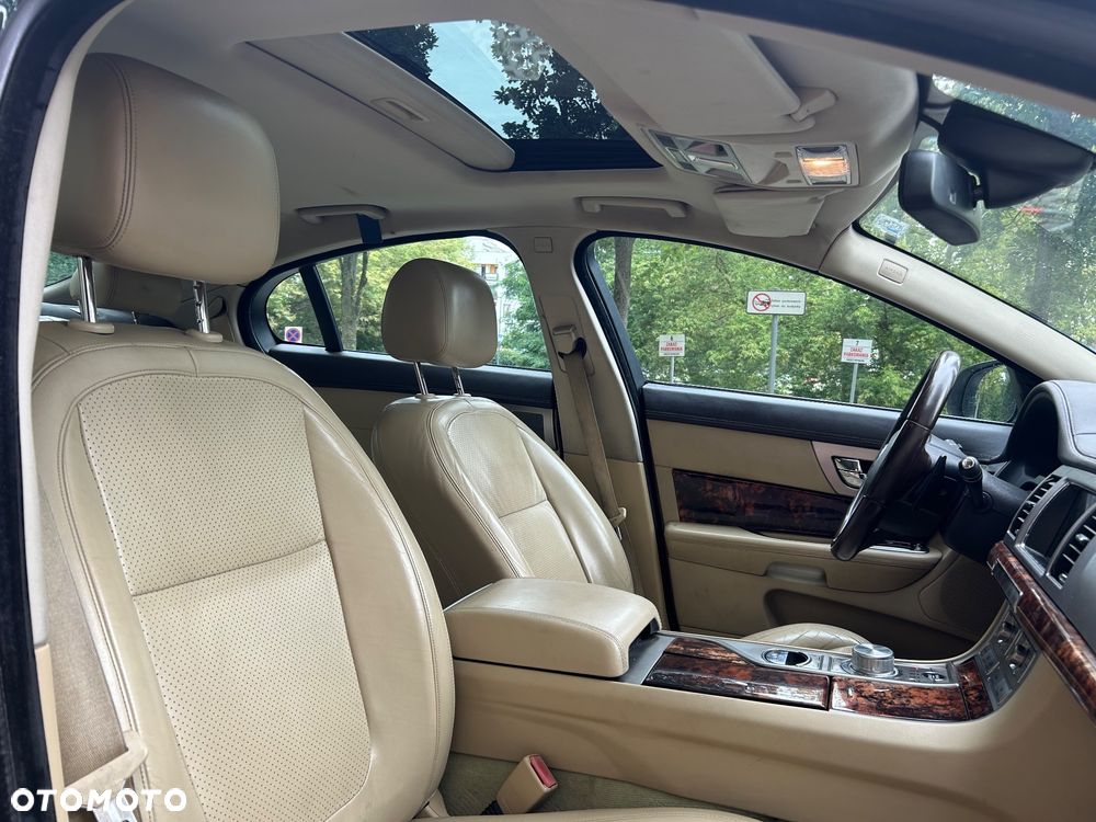 Jaguar XF 2.7 V6 D Luxury - 9