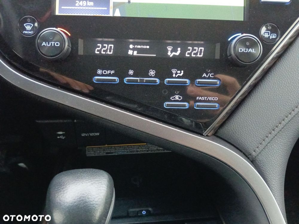 Toyota Camry 2.5 Hybrid Executive CVT - 22