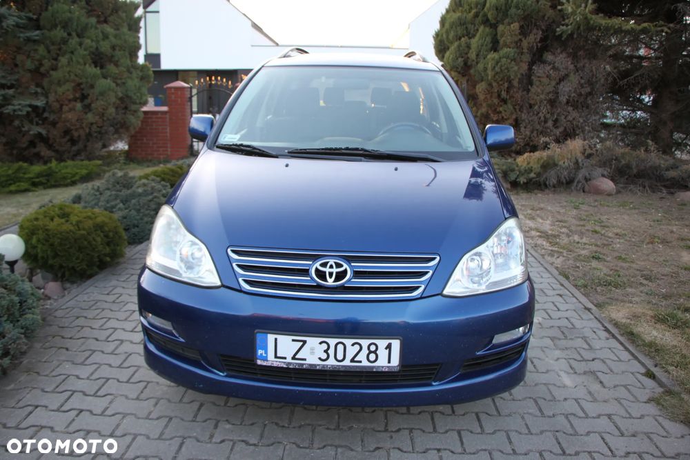 Toyota Avensis Verso D-4D - 1
