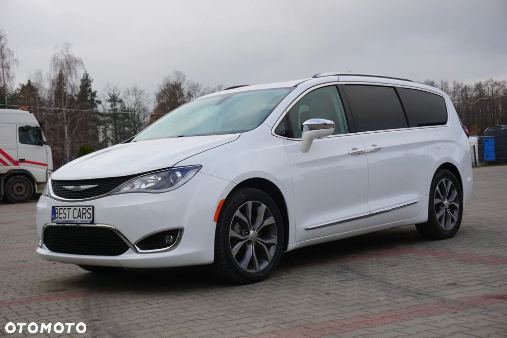 Chrysler Pacifica - 1
