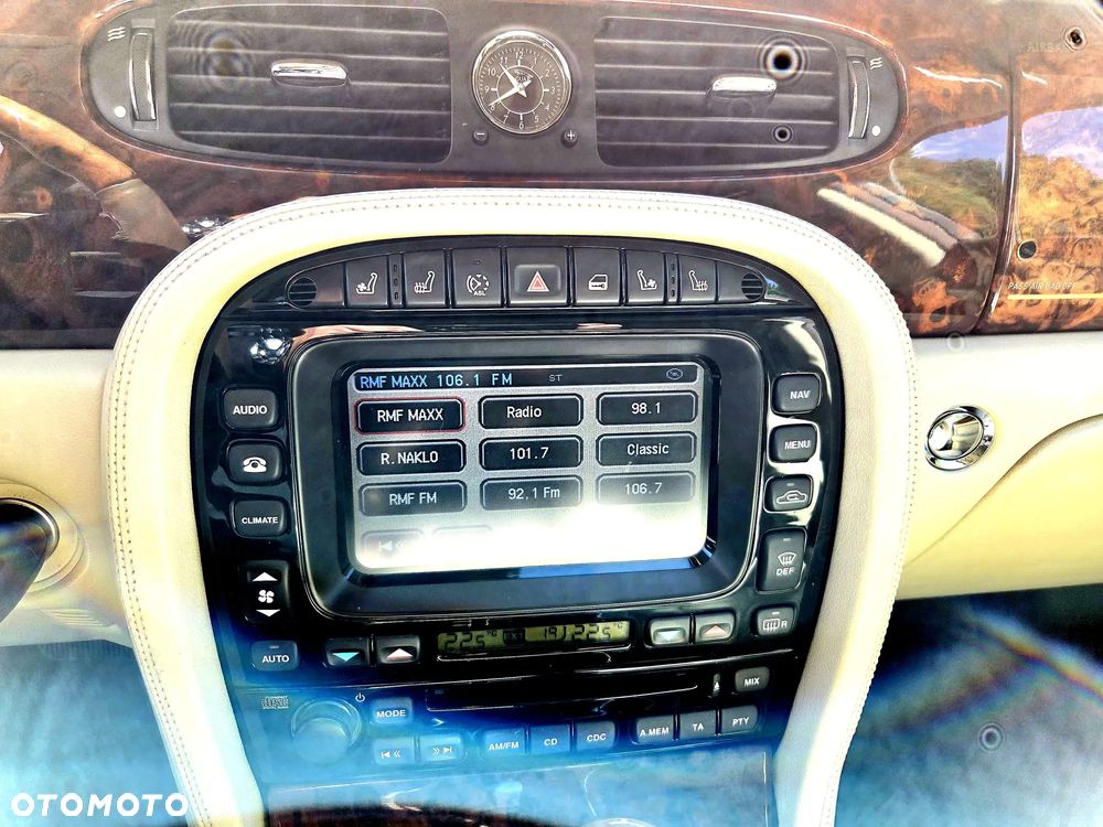 Jaguar XJ XJ8 4.2 LWB - 11