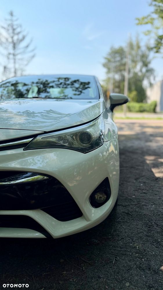 Toyota Avensis 1.8 Active - 13