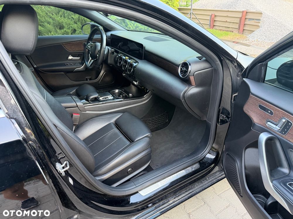 Mercedes-Benz Klasa A 220 4Matic 7G-DCT - 37