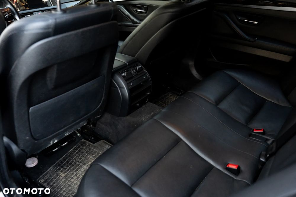 BMW Seria 5 528i - 22