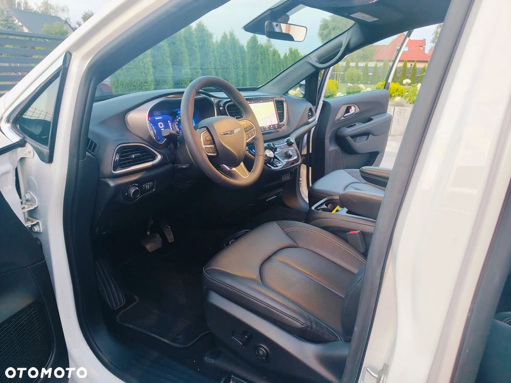 Chrysler Pacifica - 21