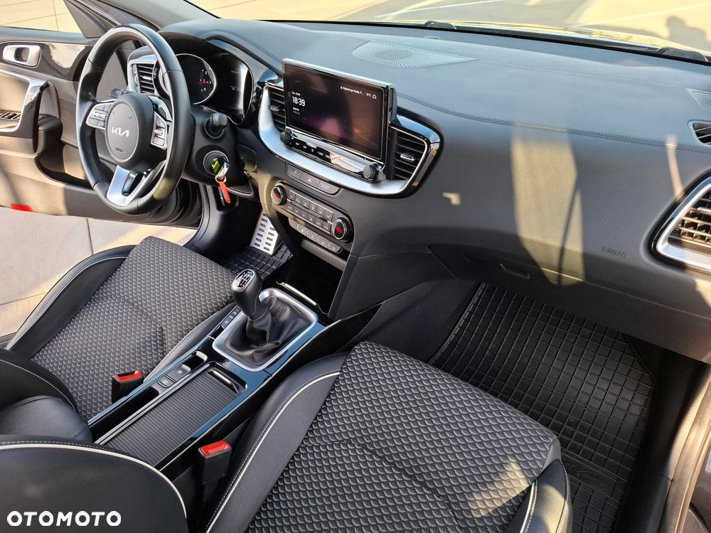 Kia Ceed 1.5 T-GDI GT-Line - 30
